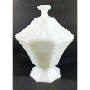 Vintage Anchor Hocking WHITE MILK GLASS OCTAGON COMPOTE Candy Dish Grapes Lid 15